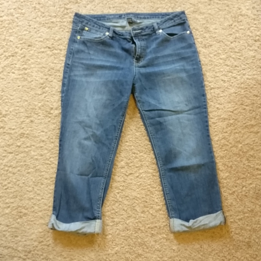 Apt 9 capris